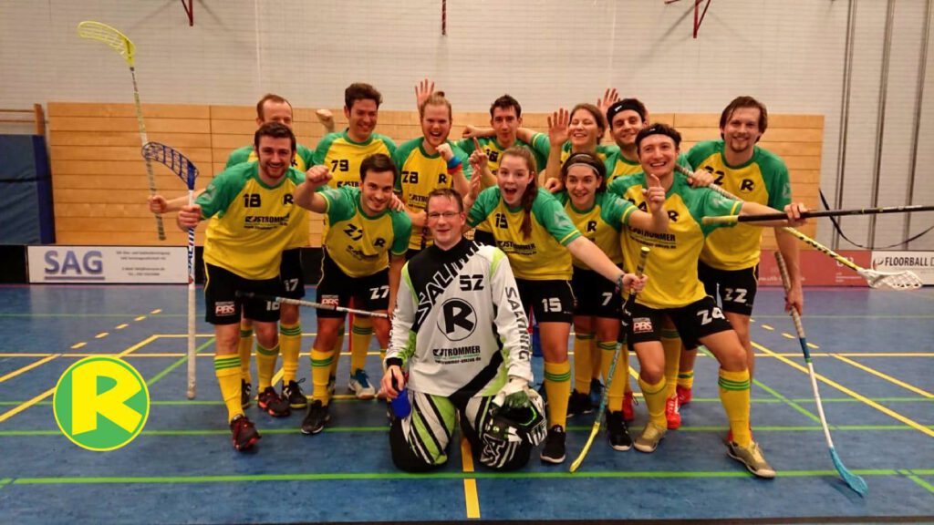 Sieg gegen die U21 von BAT Berlin. Yes! Teamfoto SSV Rapid Floorball
