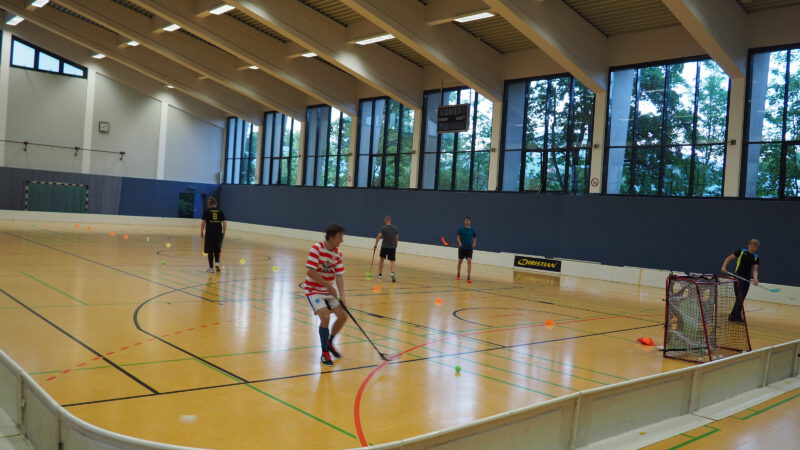 Floorball rollt später: Trainingszeiten ändern sich leicht