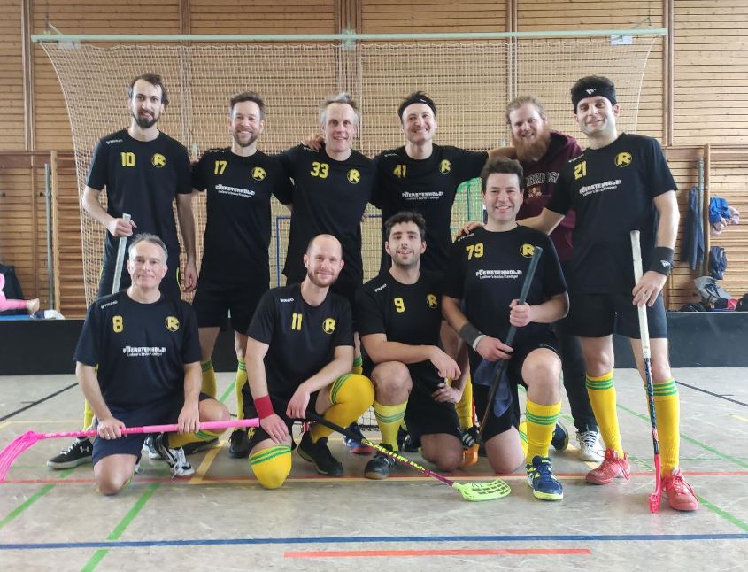 Gruppenbild des SSV-Rapid-Floorballteams in Charlottenburg