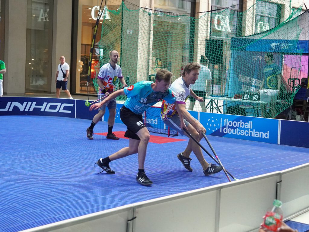 Floorball in der Mall of Berlin