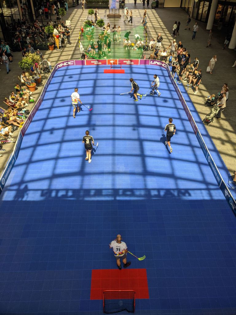 Floorball in der Mall of Berlin